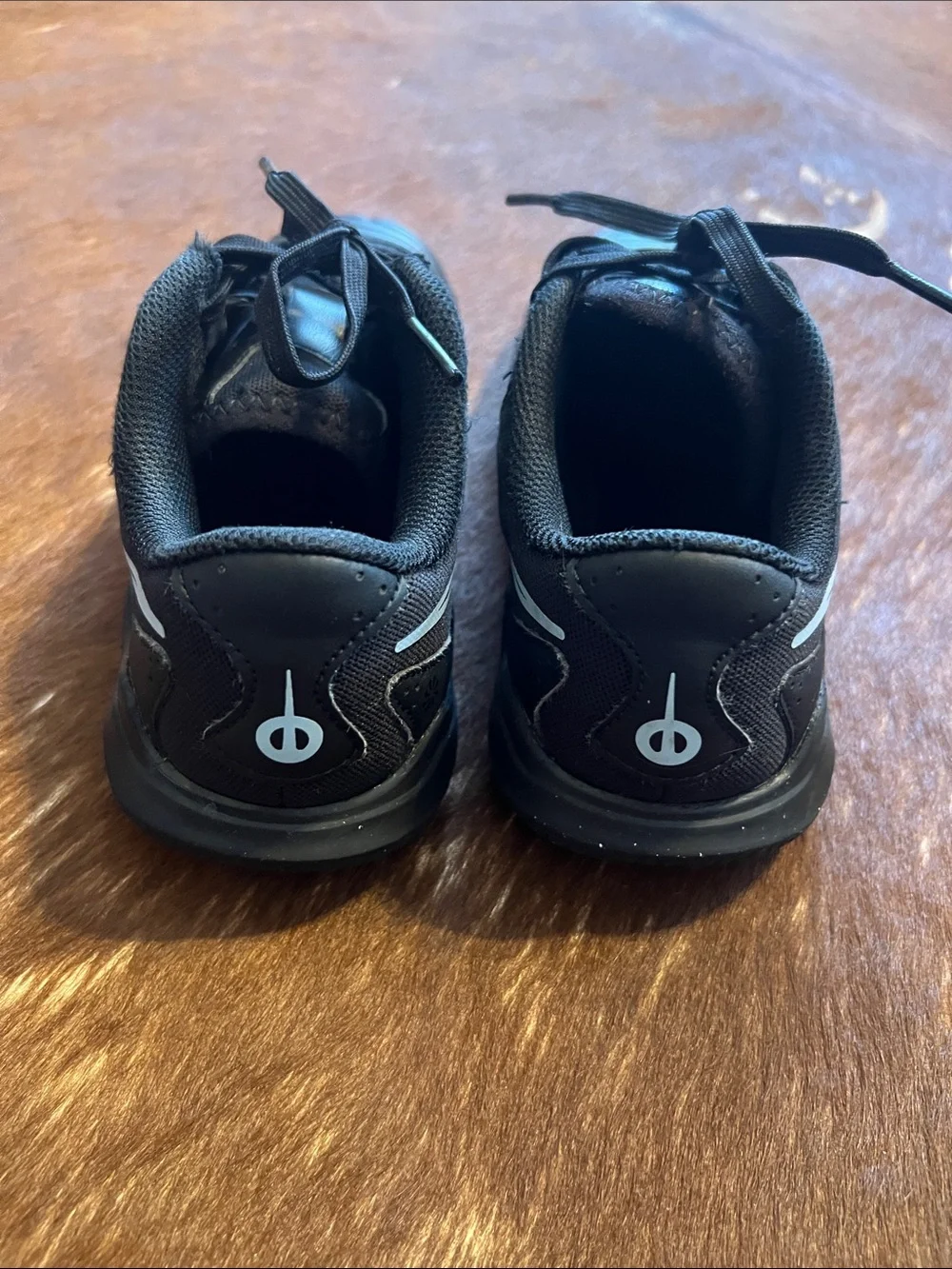 Nike Kids' Tiempo Maestro Club Indoor Soccer Shoes, size 1.5 Y